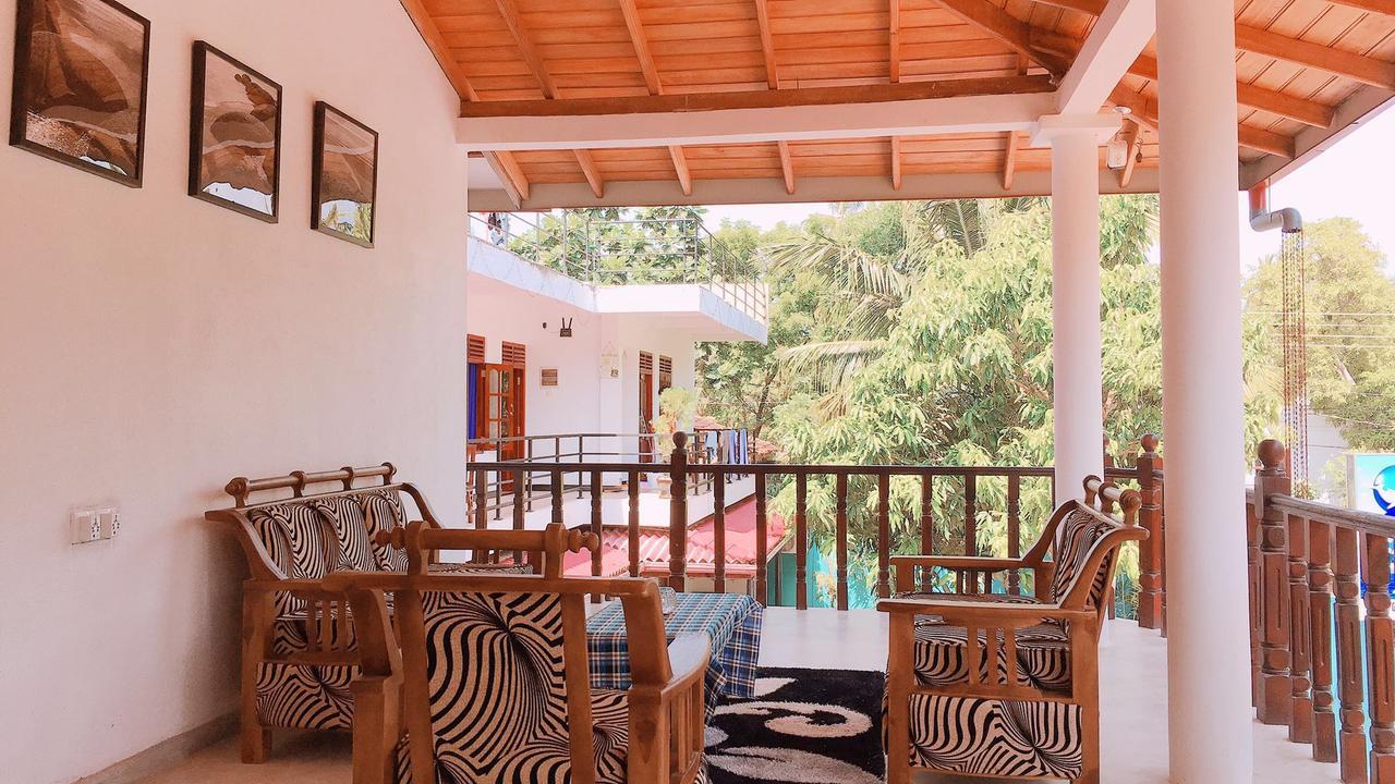 Blue Whale Holiday Hotel Mirissa Exterior foto