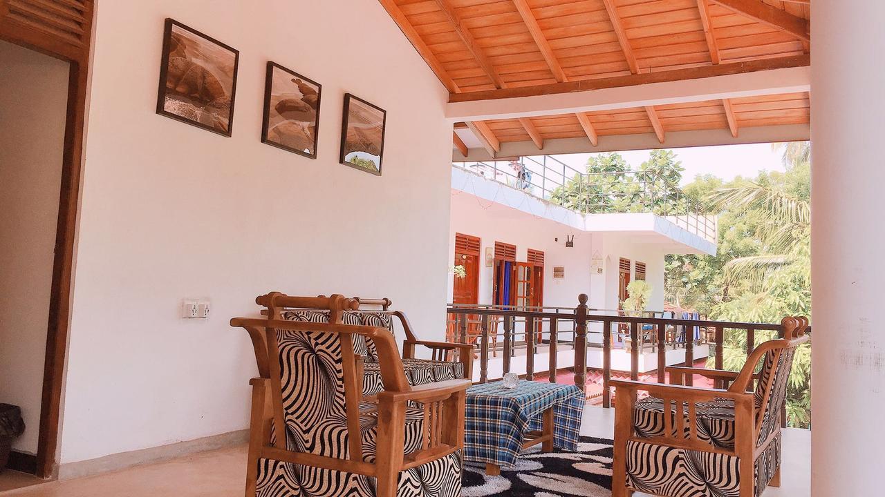 Blue Whale Holiday Hotel Mirissa Exterior foto