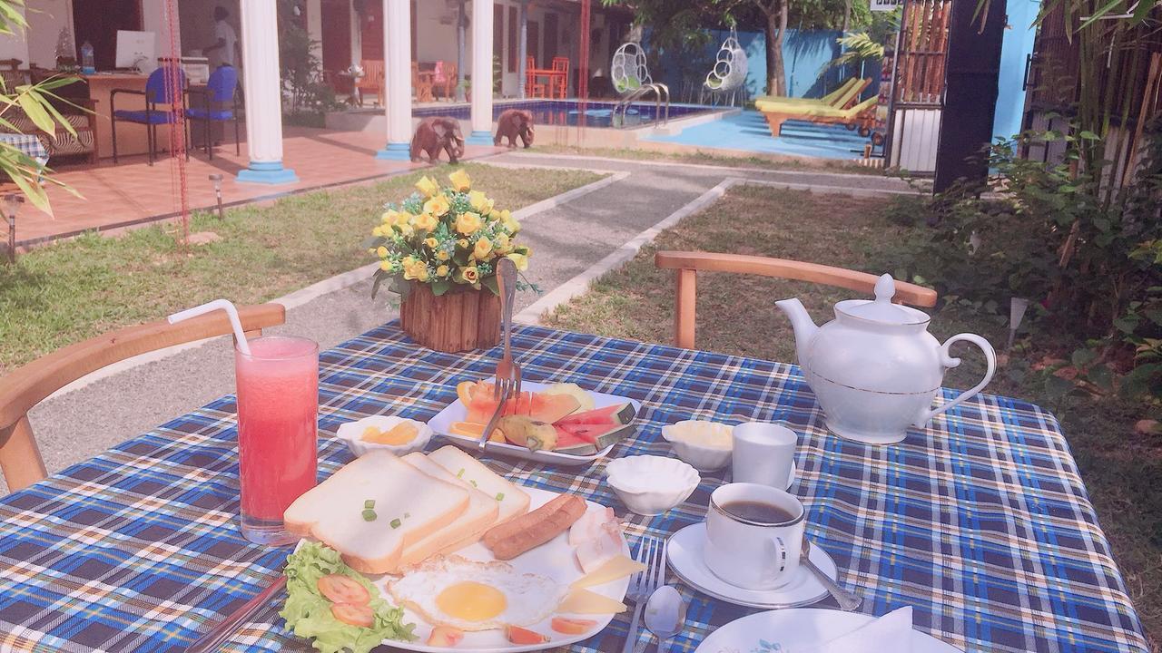 Blue Whale Holiday Hotel Mirissa Exterior foto