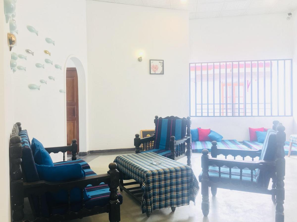 Blue Whale Holiday Hotel Mirissa Quarto foto